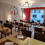 Hotel Logis Restaurant Les Carillons Cransac