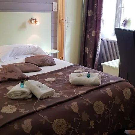 Logis Restaurant Les Carillons ホテル