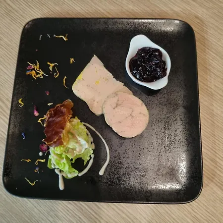 Logis Restaurant Les Carillons ホテル