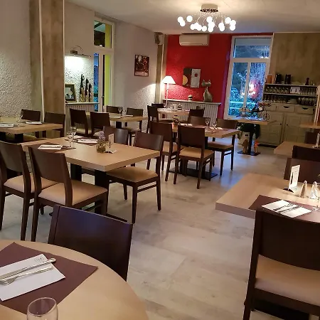 ホテル Logis Restaurant Les Carillons Cransac