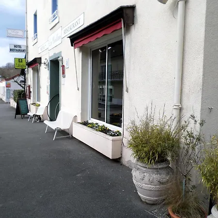 Logis Restaurant Les Carillons ホテル Cransac