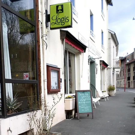 Logis Restaurant Les Carillons ホテル Cransac