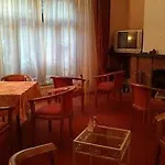 Logis Restaurant Les Carillons 호텔 2*