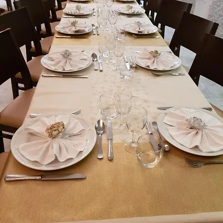 Logis Restaurant Les Carillons Hotel Cransac