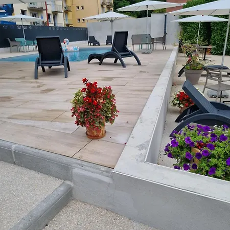 Logis Restaurant Les Carillons 2* Cransac