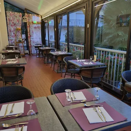 Logis Restaurant Les Carillons 2* Cransac