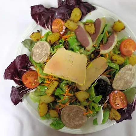 Logis Restaurant Les Carillons ホテル Cransac