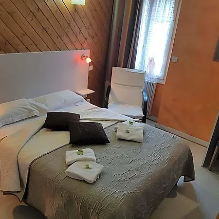 Logis Restaurant Les Carillons 2* Cransac