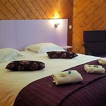 ホテル Logis Restaurant Les Carillons