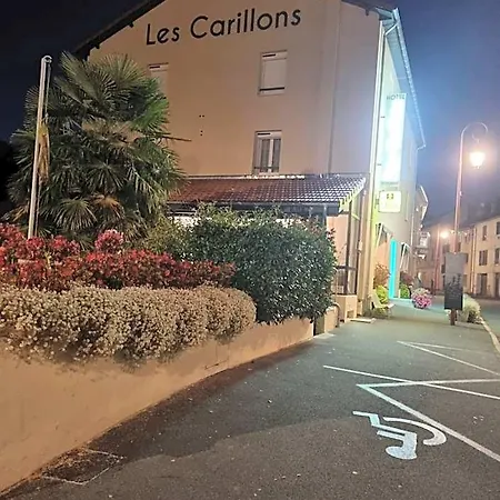 Logis Restaurant Les Carillons ホテル Cransac