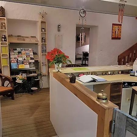 ホテル Logis Restaurant Les Carillons 2*