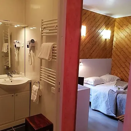 Logis Restaurant Les Carillons Hotel 2*