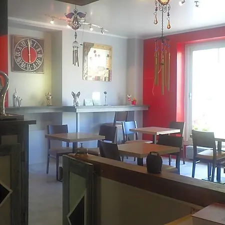 Logis Restaurant Les Carillons ホテル Cransac