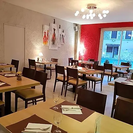 Logis Restaurant Les Carillons ホテル Cransac