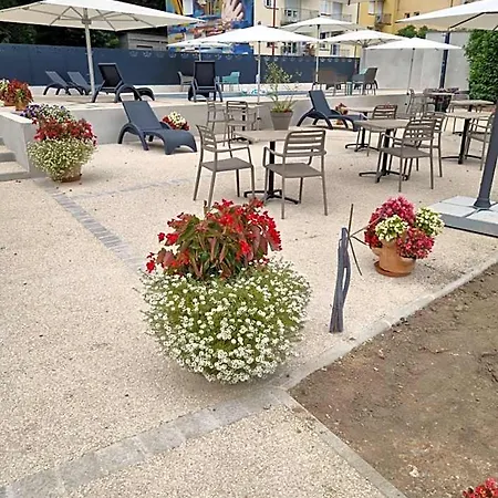 Logis Restaurant Les Carillons 2*