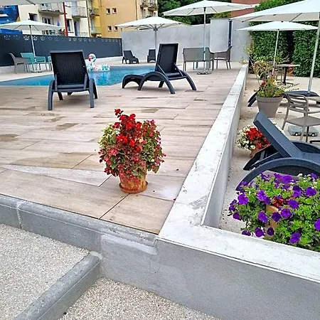 Hotel Logis Restaurant Les Carillons