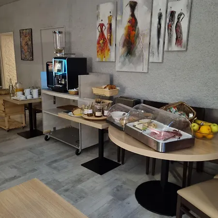 Hotel Logis Restaurant Les Carillons Cransac