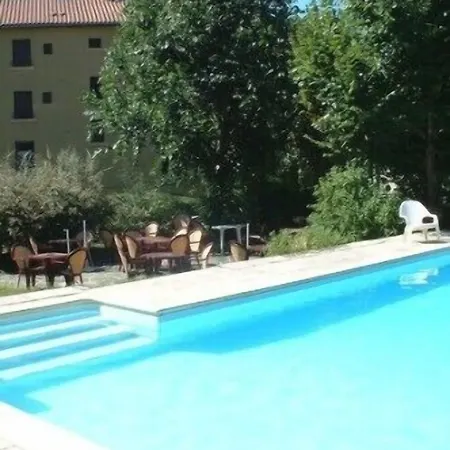Hotel Logis Restaurant Les Carillons 2*