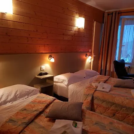 Logis Restaurant Les Carillons Hotel Cransac