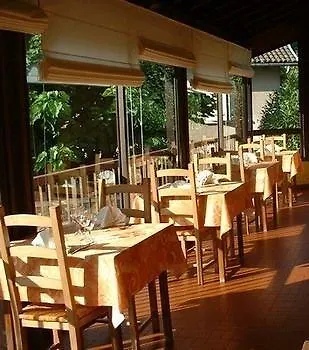 Hotel Logis Restaurant Les Carillons 2*