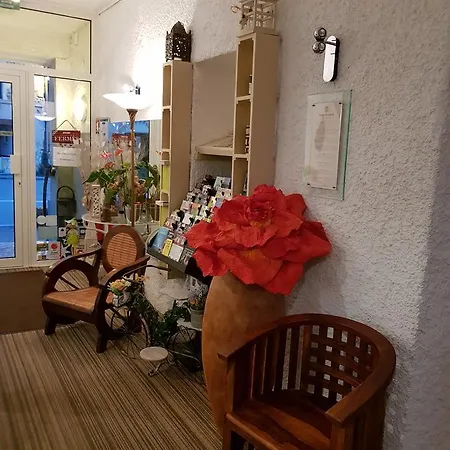 莱斯卡瑞诺酒店 Cransac
