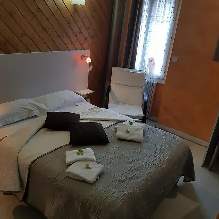 Logis Restaurant Les Carillons 2*