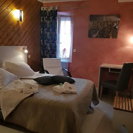 Logis Restaurant Les Carillons 2*