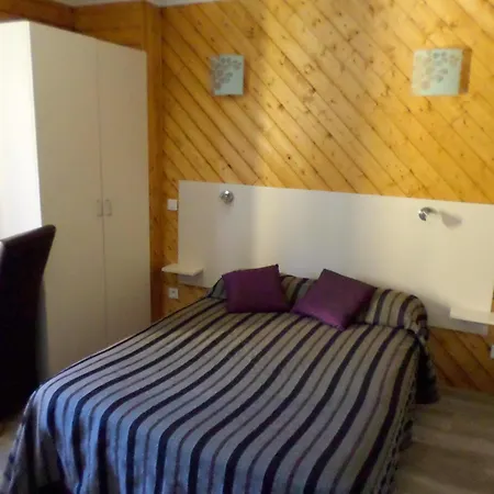 Logis Restaurant Les Carillons Hotel 2*