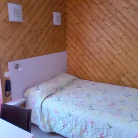 Logis Restaurant Les Carillons Cransac