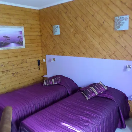 Hotel Logis Restaurant Les Carillons 2*