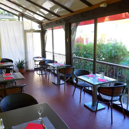 Logis Restaurant Les Carillons 2*