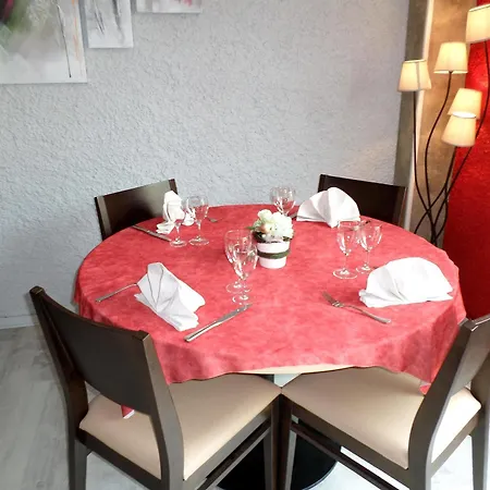 Hotel Logis Restaurant Les Carillons 2*