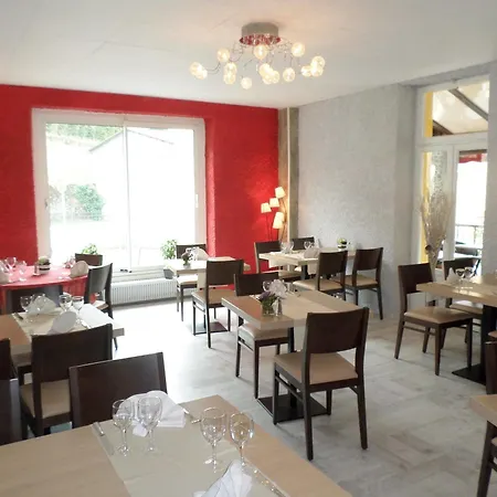 Hotel Logis Restaurant Les Carillons 2*