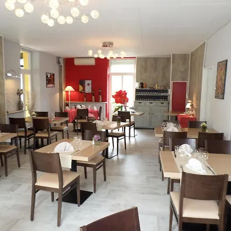 Hotel Logis Restaurant Les Carillons